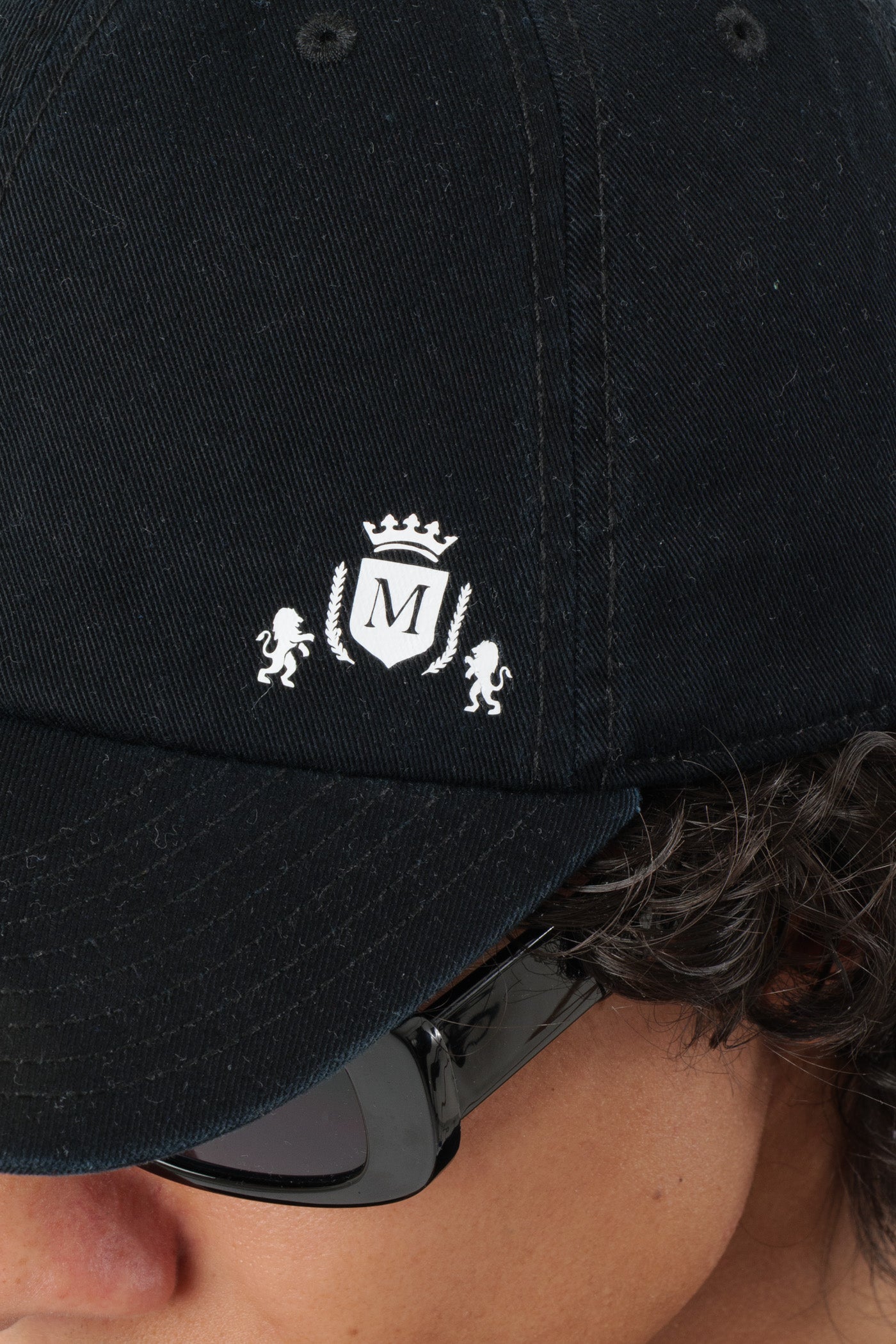 Casquette noire avec mini-logo blanc