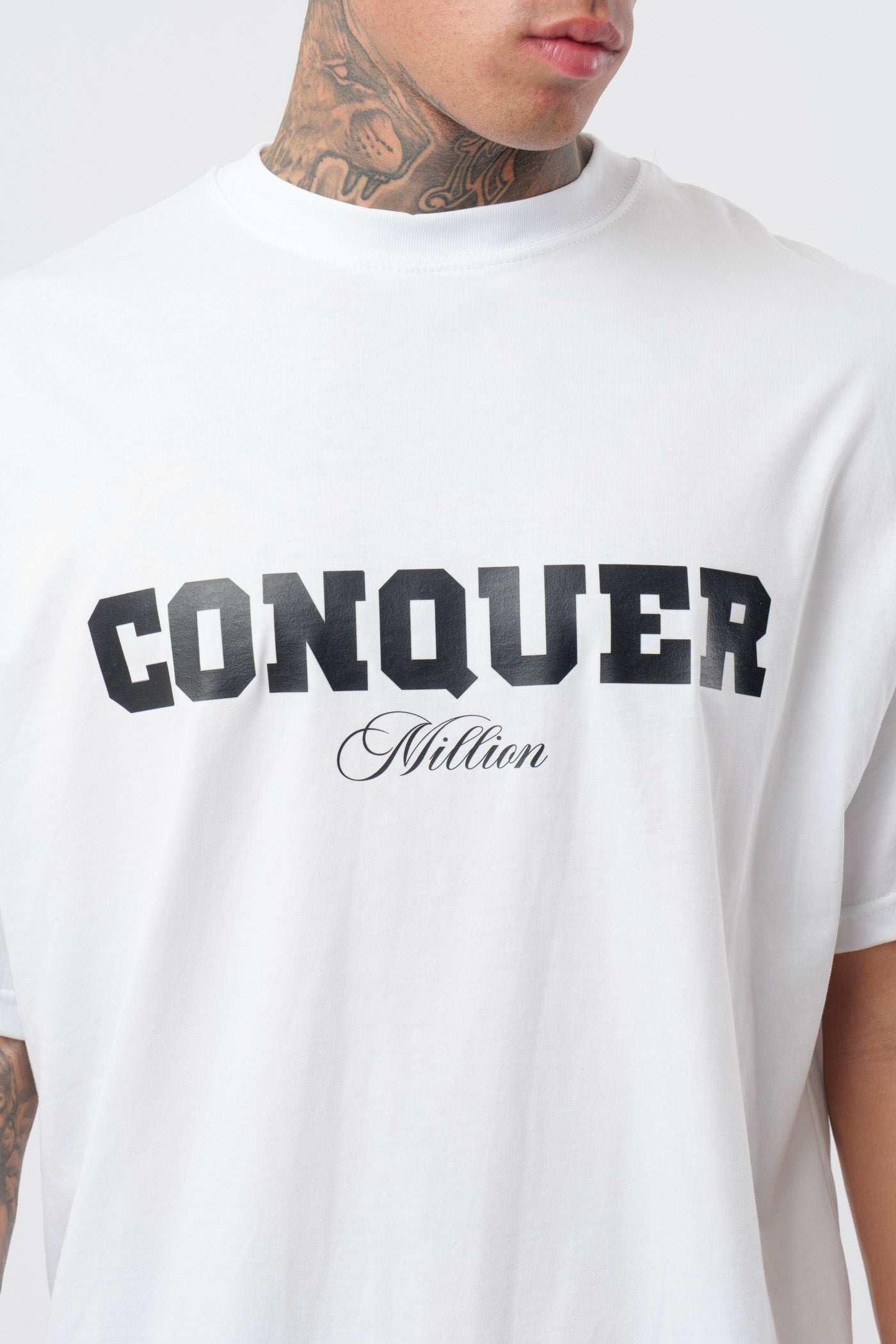 T-shirt Conquer blanche