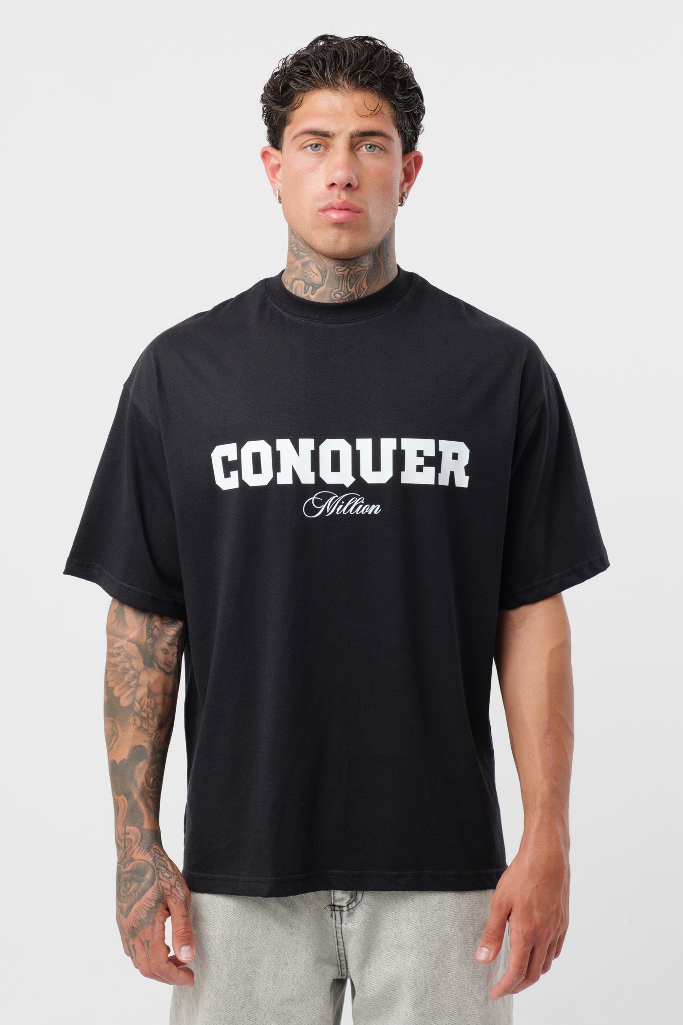T-shirt Conquer noire