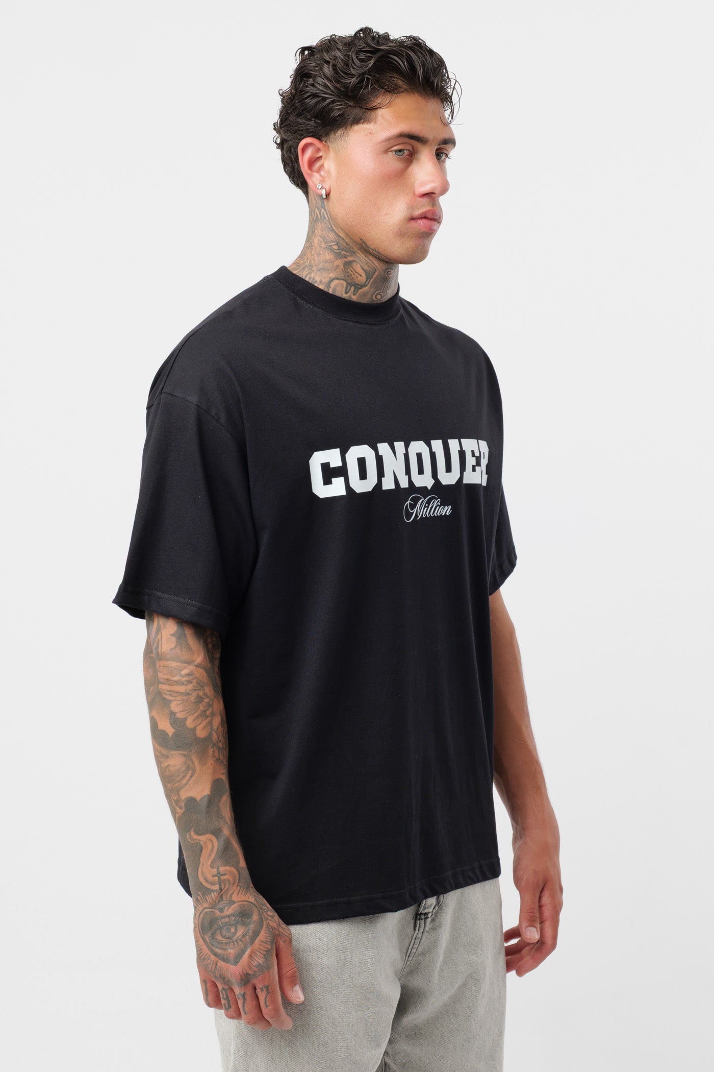 T-shirt Conquer noire